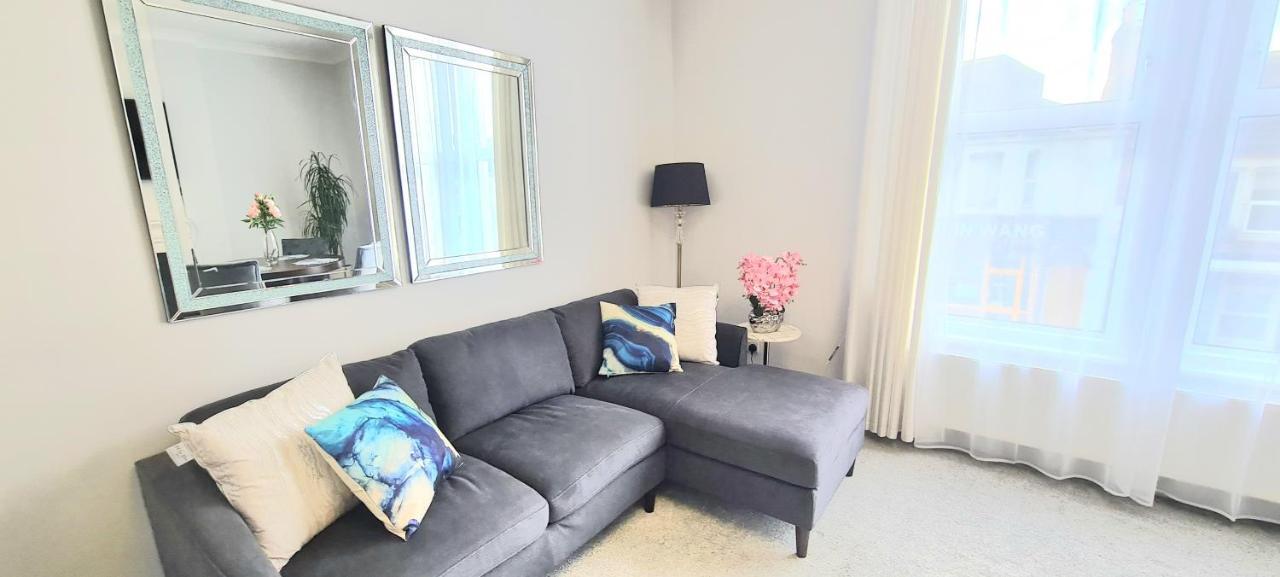 Spacious 3 Bed Flat Near The Sea With Parking Борнмут Экстерьер фото
