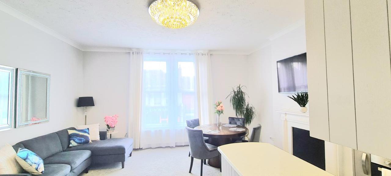 Spacious 3 Bed Flat Near The Sea With Parking Борнмут Экстерьер фото