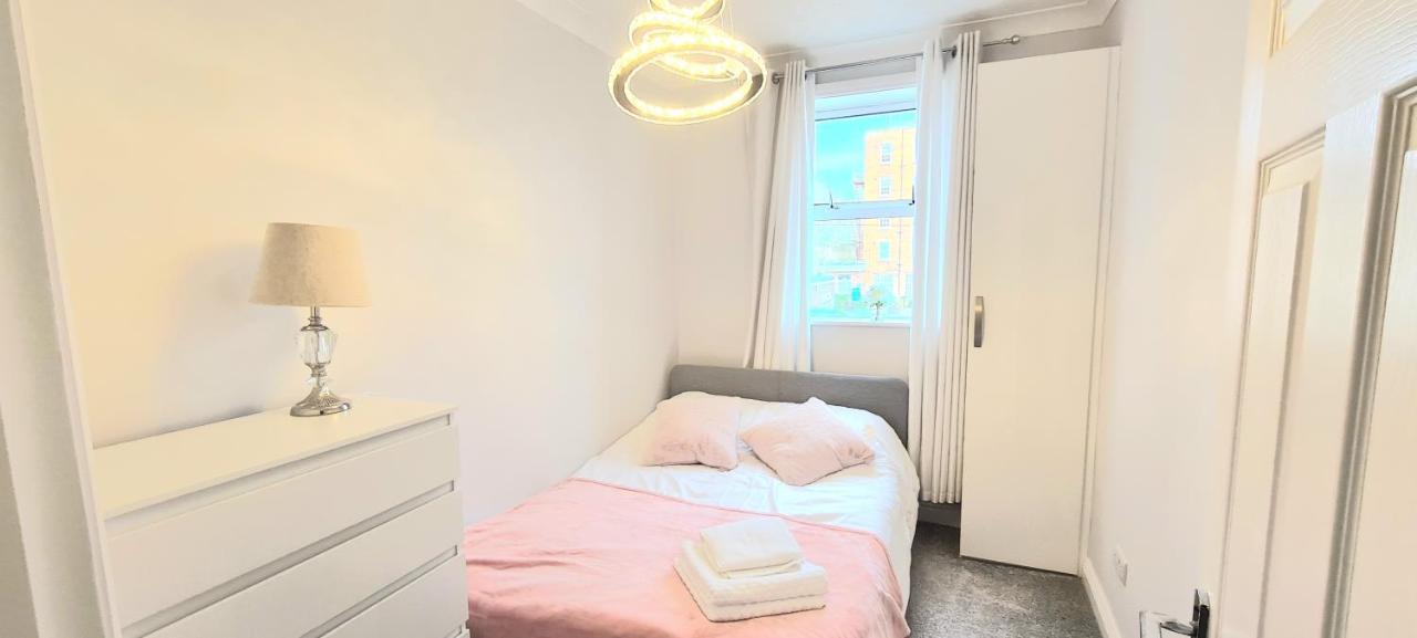 Spacious 3 Bed Flat Near The Sea With Parking Борнмут Экстерьер фото