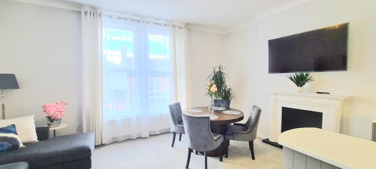 Spacious 3 Bed Flat Near The Sea With Parking Борнмут Экстерьер фото